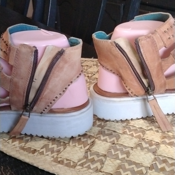 ROAN BY BED/STU SANDALS - Picture 9 of 13